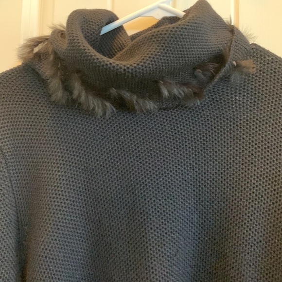 π
Ίπππ Doncaster black merino wool, silk, cashmere sweater with rabbit fur trim - Picture 2 of 10